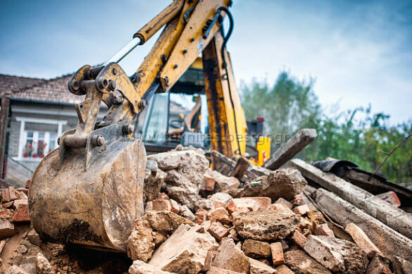Hydraulic crusher excavator backoe machinery working on site demolition Κλειδαράς